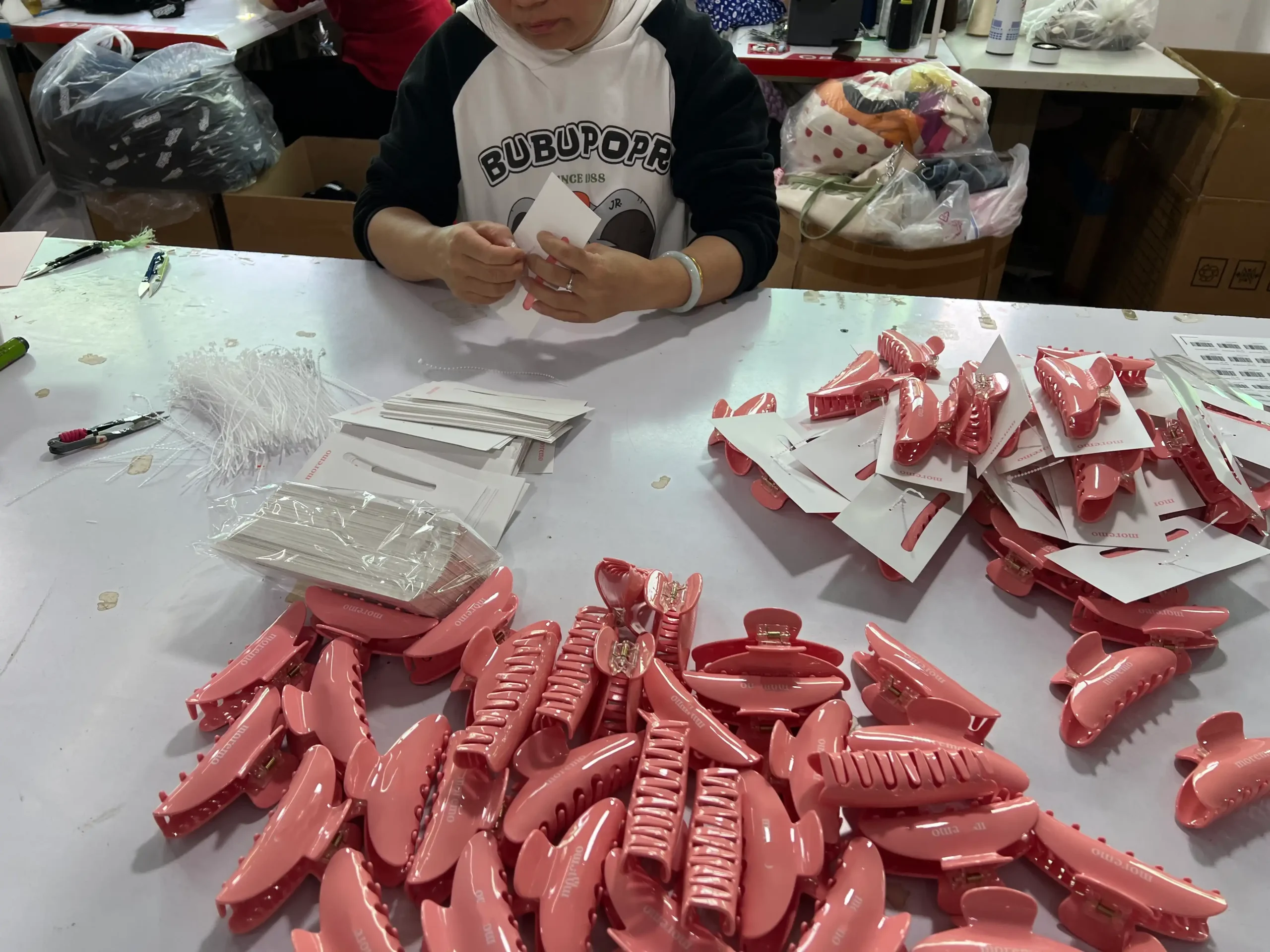 Hair clips factory production workshop