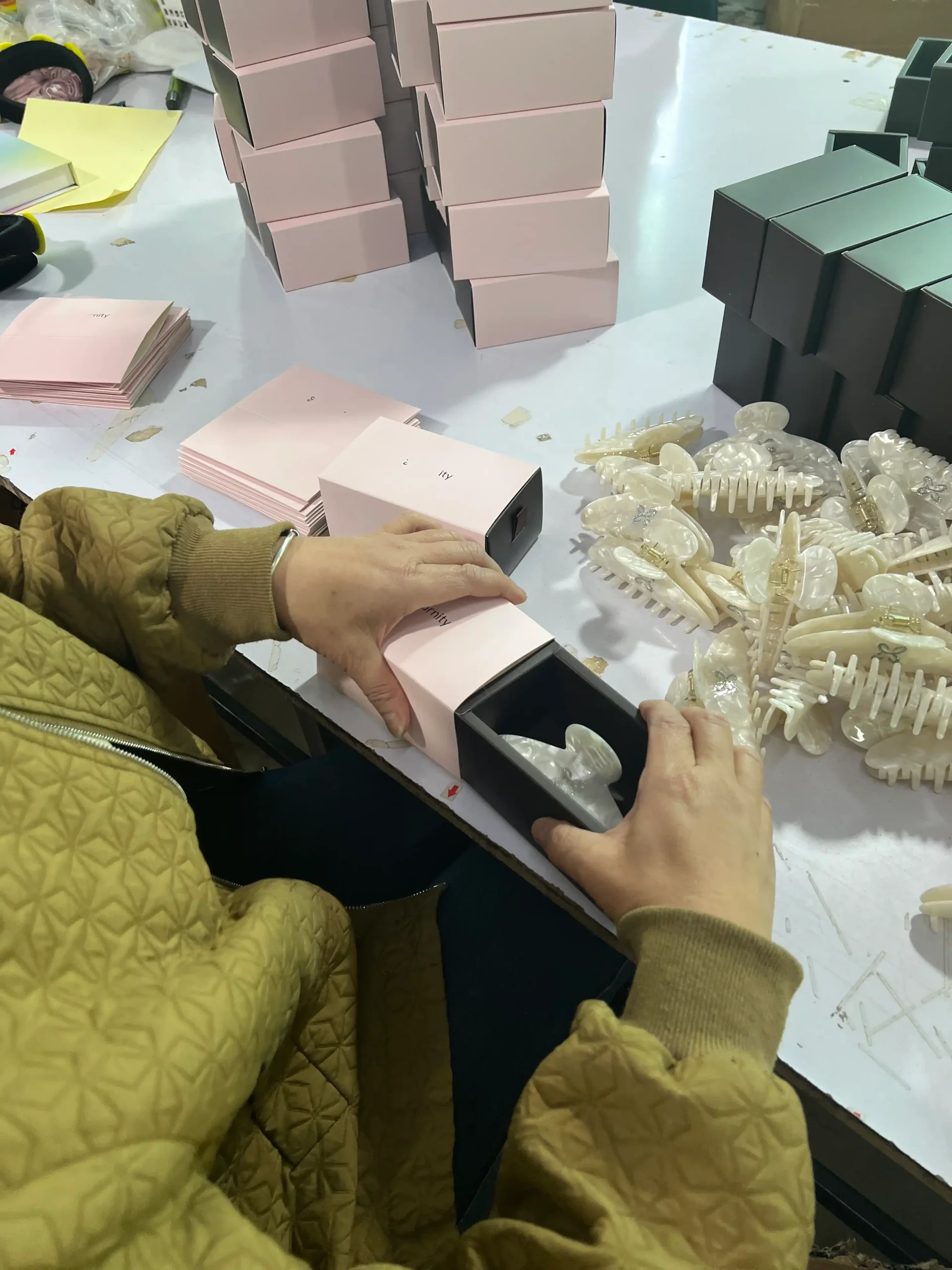 Custom hair clips factory display